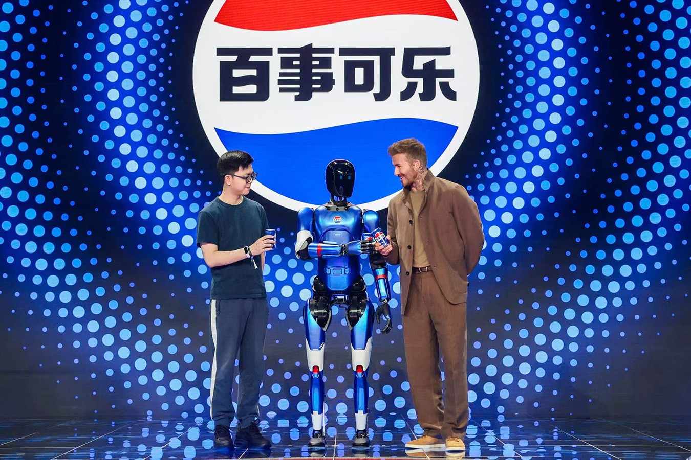 pg电子直营机器人携手百事中国共创“百事蓝宝” 共燃渴望新章
